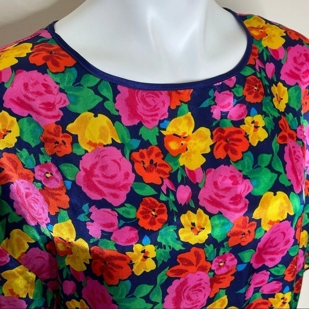 Vintage Gold Label VS floral robe and nightgown set medium - Picture 7 of 11